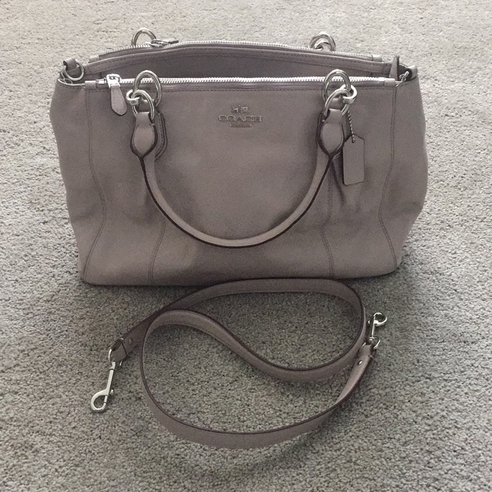 Never Used leather Coach tote w/detachable strap